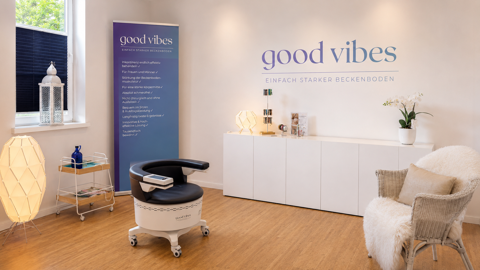 Good Vibes Beckenbodenstudio Bad Schwartau mit Trainingsstuhl und Good Vibes Logo